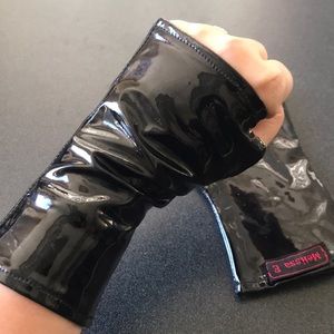 👻 Black Shiny Latex Fingerless Gloves